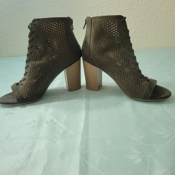 Report Women's Olive Green Lace Up Heels Size 7.5 - Picture 3 of 9